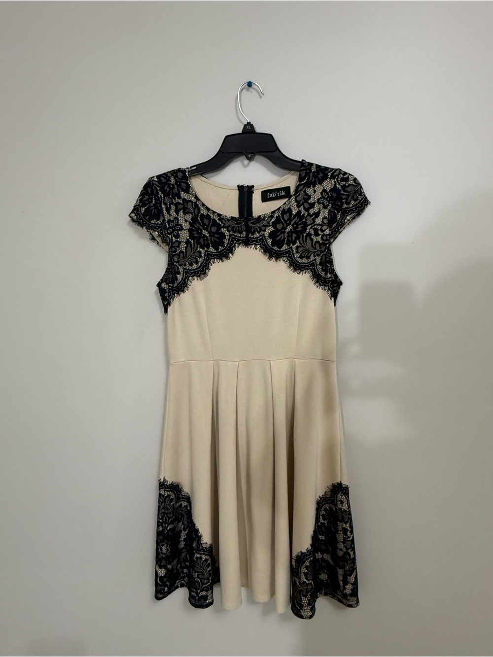 Fab’rik Beige Dress with Black Lace Accents Women’s Size Medium, Beautiful, EUC